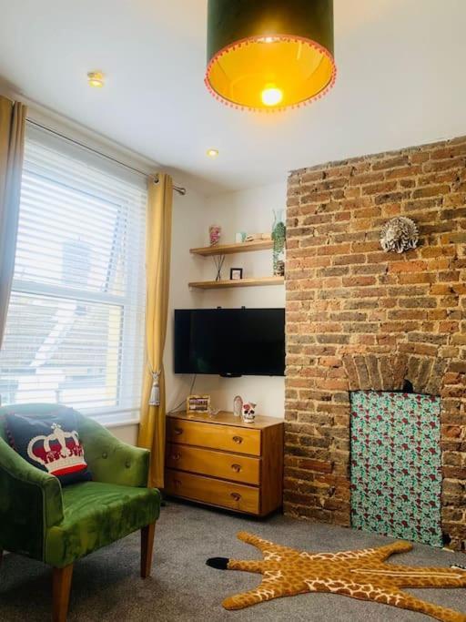 הייסטינגס Funky 2 Bedroom Apartment In Town Centre מראה חיצוני תמונה